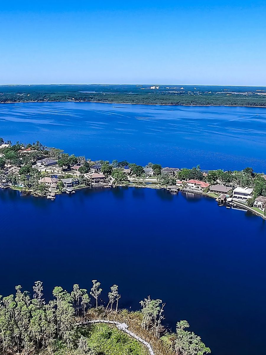 Lakefront luxury homes